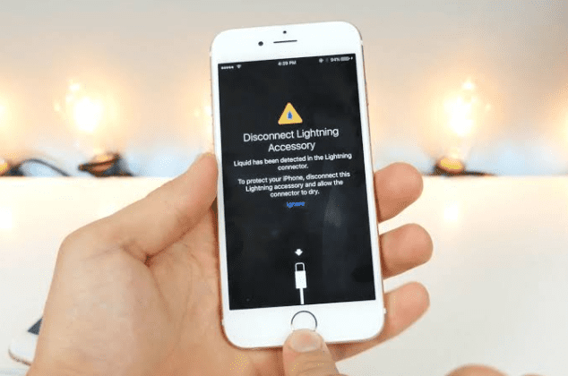 liquid detected in lightning connector iphone