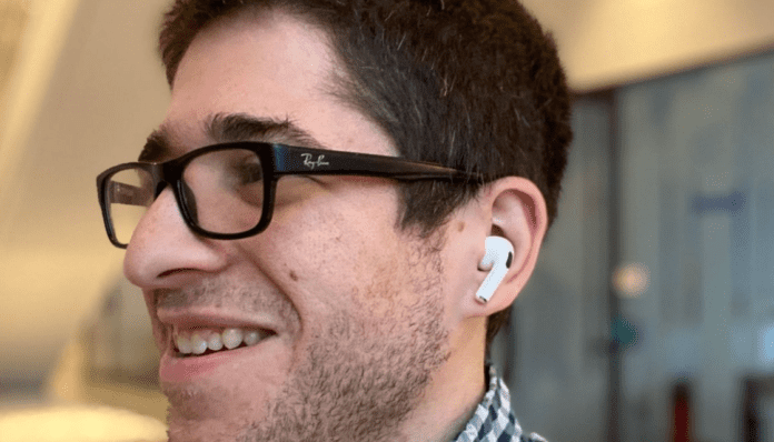 Can You Use AirPods and Wired Headphones At The Same Time